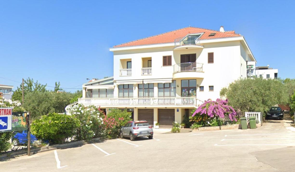 Guest House Krsevan Zara Esterno foto