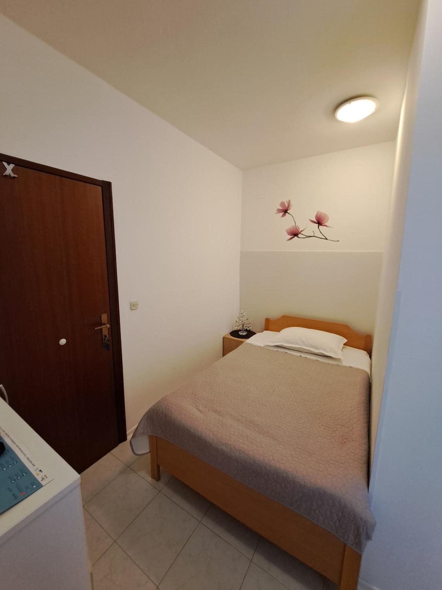 Guest House Krsevan Zara Esterno foto