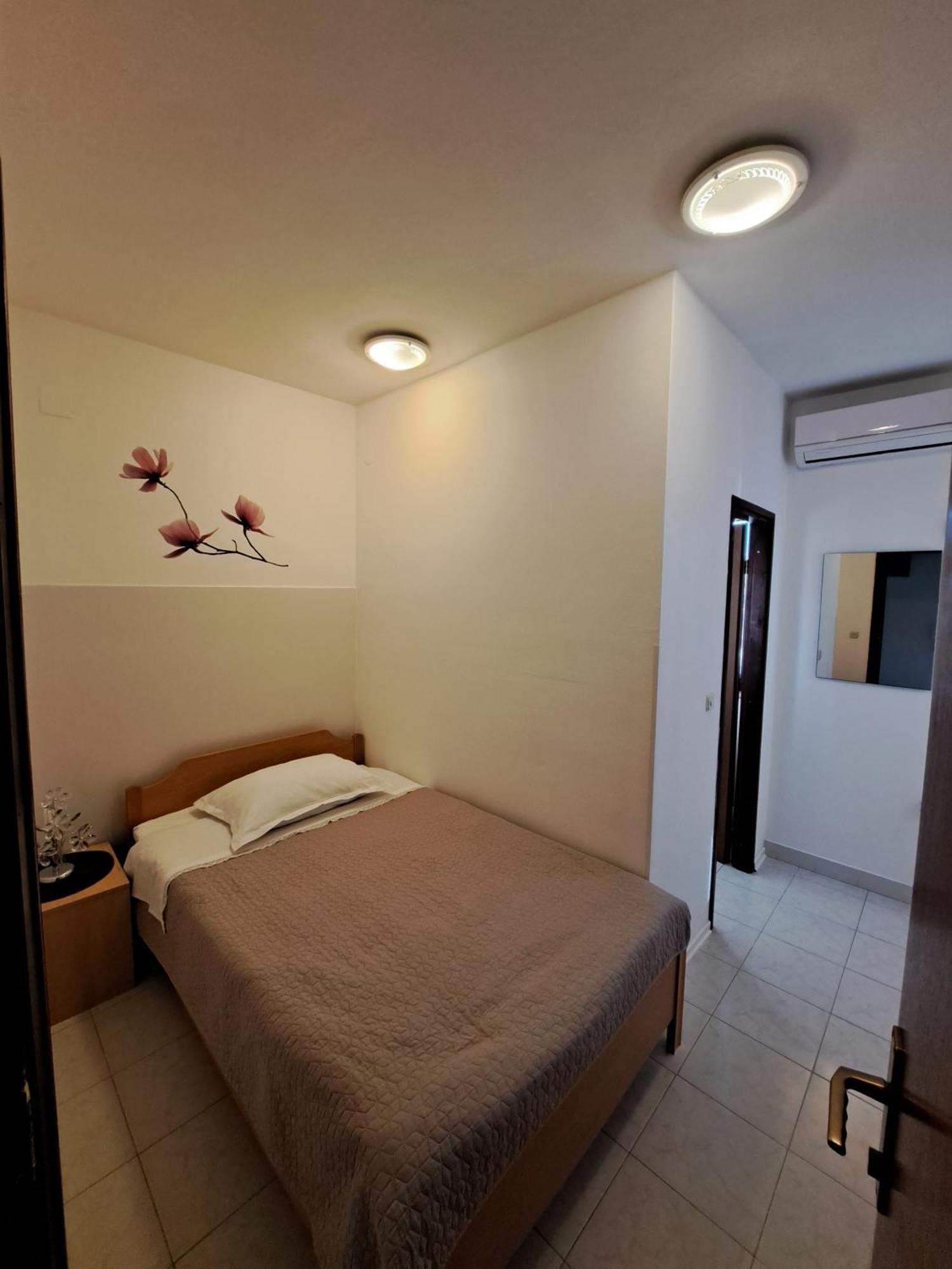 Guest House Krsevan Zara Esterno foto